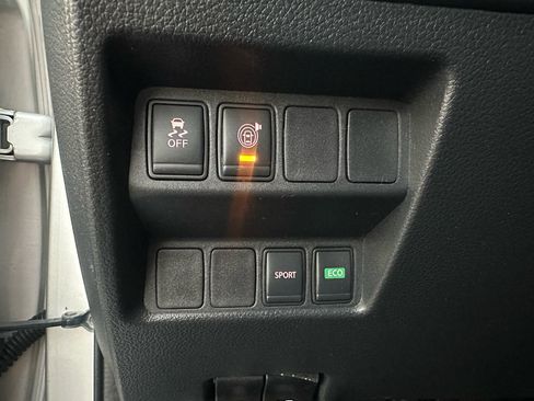 Used 2017 Nissan Rogue SV image 35