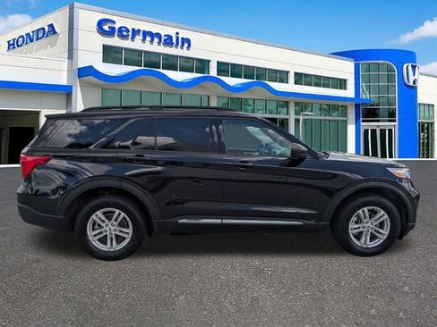 Used 2023 Ford Explorer XLT AWD/4WD image 4