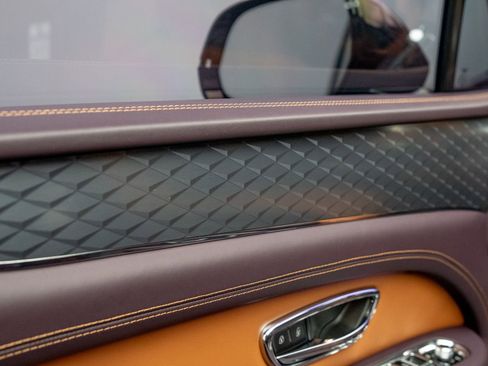 Used 2021 Bentley Bentayga AWD/4WD image 16