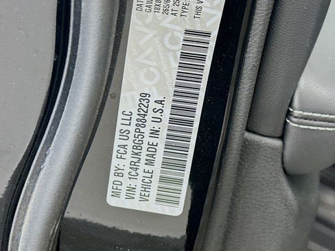 Used 2023 Jeep Grand Cherokee L Limited AWD/4WD image 12
