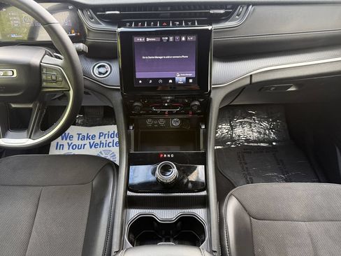 Used 2024 Jeep Grand Cherokee L Laredo AWD/4WD image 11