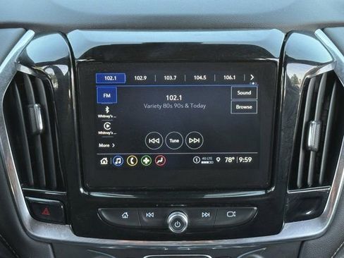 Used 2023 Chevrolet Traverse LT w/ Rear Camera Mirror Package FWD image 14