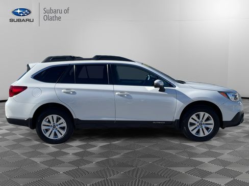 Used 2017 Subaru Outback 2.5i Premium image 11