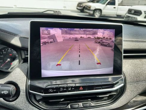 Used 2023 Jeep Compass Sport image 25