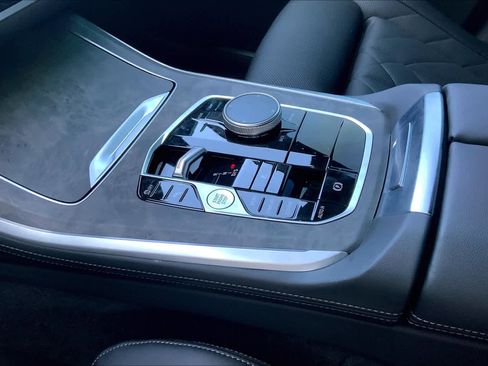 Used 2025 BMW X5 sDrive40i w/ Premium Package image 18