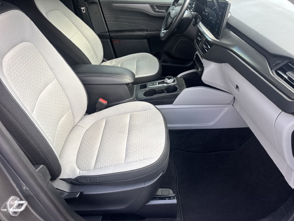 Used 2025 Ford Escape Active w/ Tech Pack #1 FWD image 13