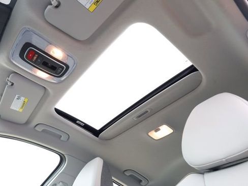 Used 2025 Hyundai Elantra Limited image 29