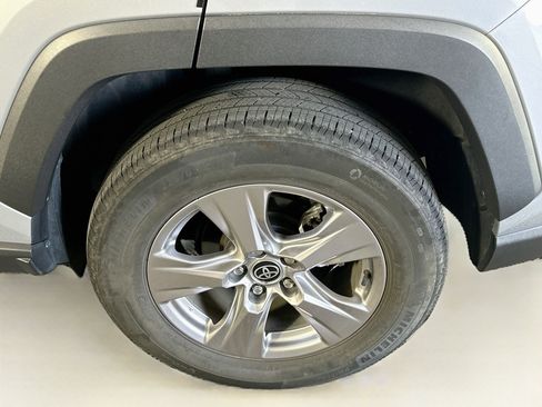Used 2022 Toyota RAV4 XLE AWD/4WD image 11