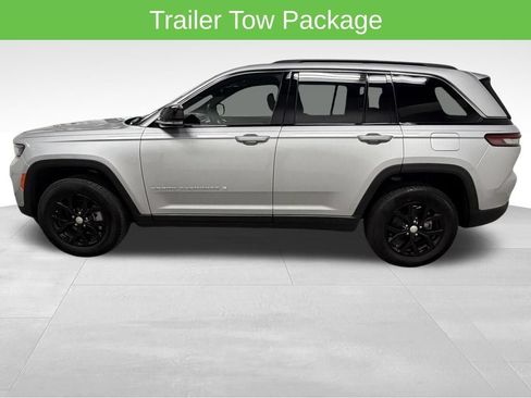 Used 2025 Jeep Grand Cherokee Limited w/ Luxury Tech Group II AWD/4WD image 7