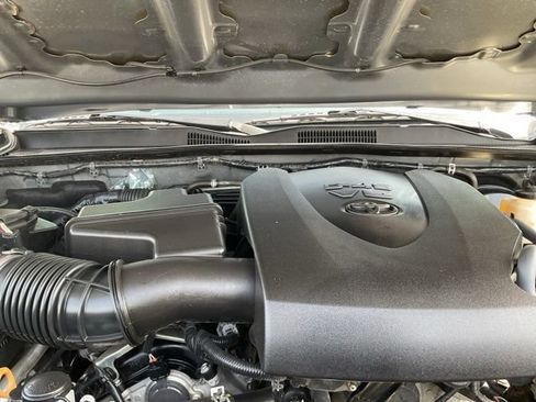Used 2022 Toyota Tacoma SR AWD/4WD image 10