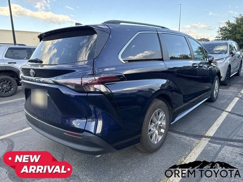 Used 2026 Toyota Sienna XLE FWD image 18