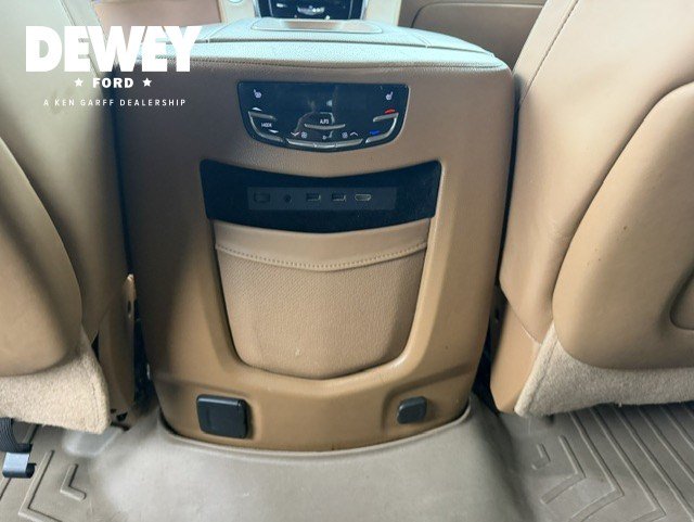 Used 2017 Cadillac Escalade Platinum AWD/4WD image 30