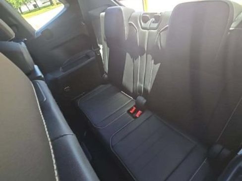 Used 2023 Volkswagen Tiguan SE R-Line FWD image 3