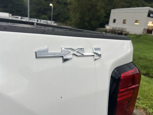 New 2026 GMC Sierra 2500 SLE w/ LPO, GMC Protection Package AWD/4WD image 14