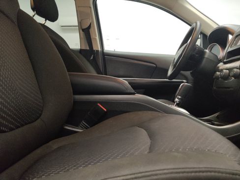 Used 2019 Dodge Journey SE FWD image 21