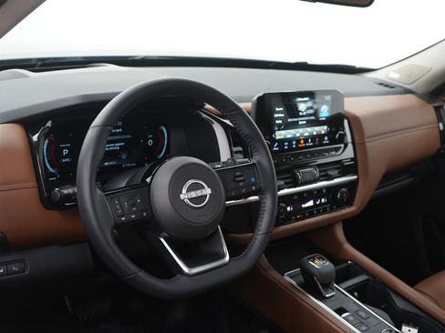 Used 2024 Nissan Pathfinder Platinum w/ Cargo Package image 23