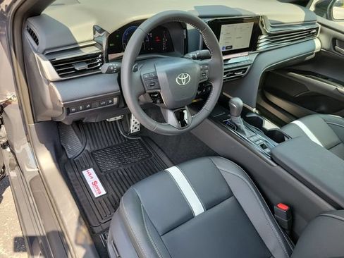 Used 2026 Toyota Camry SE FWD image 9