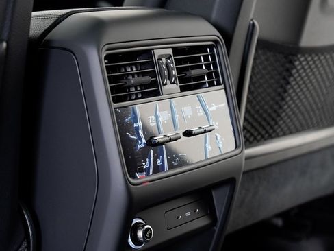 Used 2025 Porsche Cayenne image 25