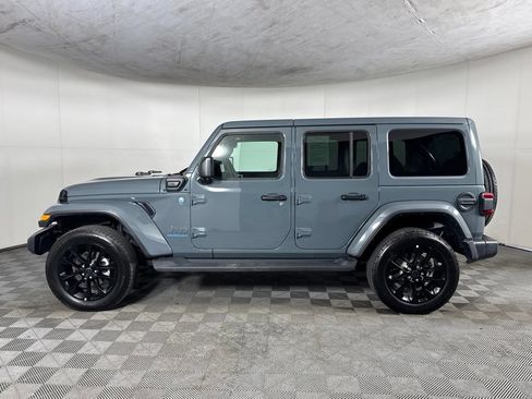 Certified 2025 Jeep Wrangler Unlimited Sahara AWD/4WD image 9