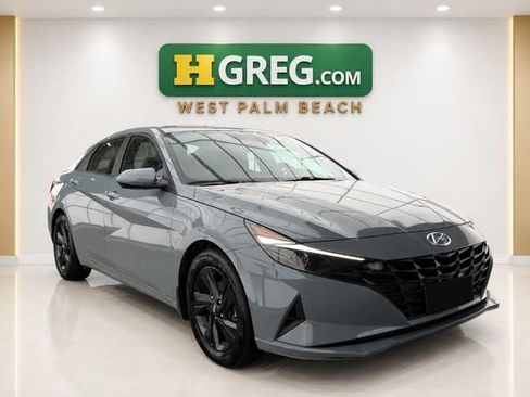 Used 2023 Hyundai Elantra SEL FWD image 4