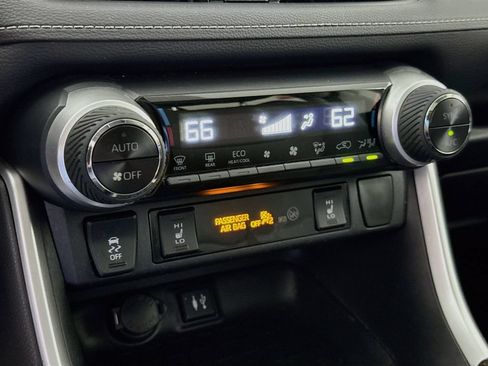 Used 2019 Toyota RAV4 XLE w/ Convenience Package FWD image 7