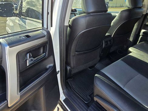 Used 2018 Toyota 4Runner SR5 Premium image 16