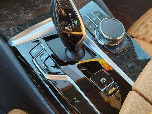 Used 2023 BMW 530i w/ Convenience Package image 26