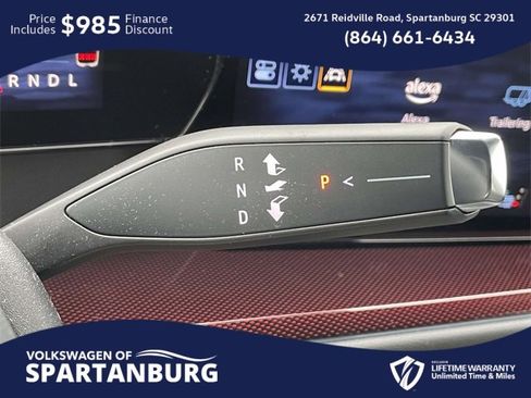 Used 2024 Chevrolet Traverse RS image 30