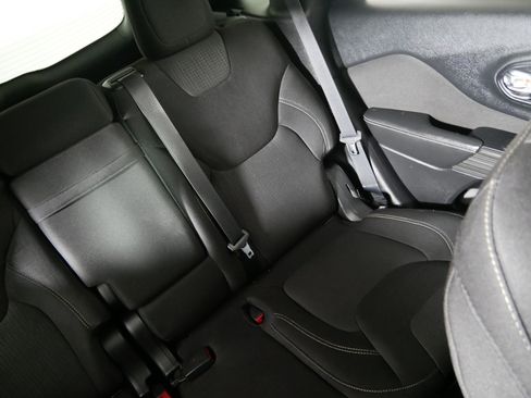 Used 2015 Jeep Cherokee Latitude w/ Comfort/Convenience Group image 14