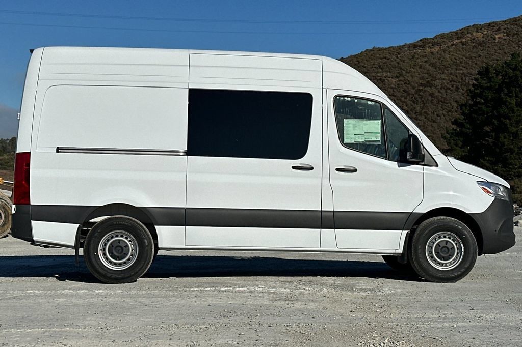Used 2025 Mercedes-Benz Sprinter 2500 image 3