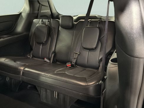 Used 2025 Chrysler Pacifica Select FWD image 36