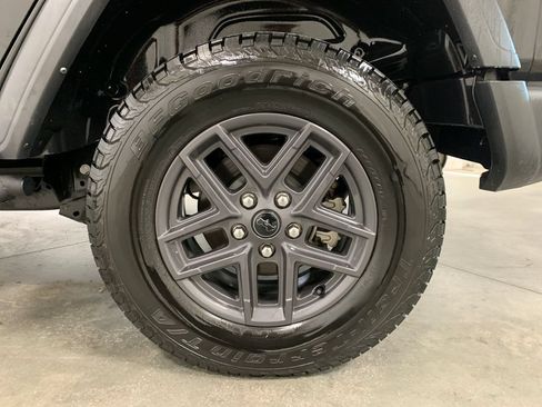 Used 2024 Jeep Wrangler Unlimited Sport AWD/4WD image 21