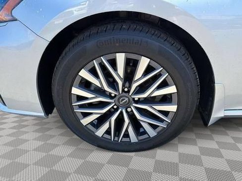 Used 2023 Nissan Altima 2.5 SV AWD/4WD image 14