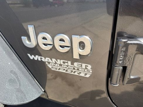Used 2018 Jeep Wrangler Unlimited Sport S image 31
