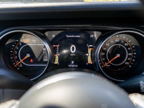 Used 2023 Jeep Wrangler Unlimited Sahara image 12