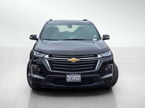 Used 2023 Chevrolet Traverse LT w/ LT Premium Package AWD/4WD image 2
