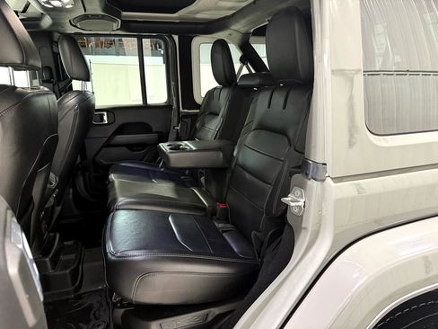 Used 2021 Jeep Wrangler Unlimited Sahara w/ Cold Weather Group image 19