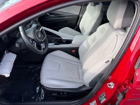 Certified 2023 Hyundai Elantra Limited FWD image 12
