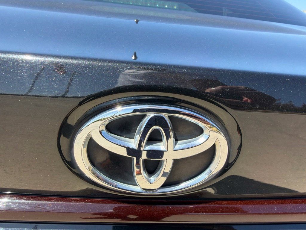 Used 2022 Toyota Corolla LE FWD image 16