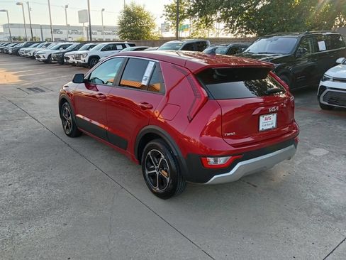 Used 2025 Kia Niro LX FWD image 8