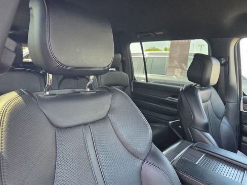 Certified 2024 Jeep Wagoneer L Series II w/ Flexible Seating Group AWD/4WD image 22