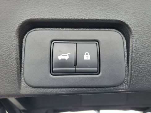 Used 2024 Nissan Rogue SV image 30