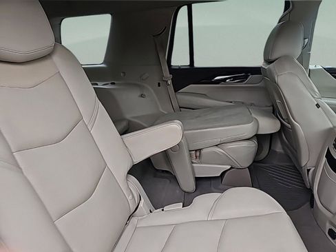 Used 2016 Cadillac Escalade Luxury image 33