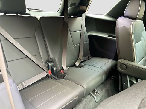 Used 2023 Chevrolet Traverse Premier w/ Redline Edition image 29