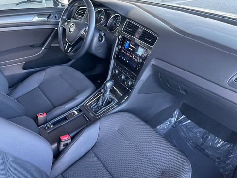 Used 2018 Volkswagen e-Golf SE image 14