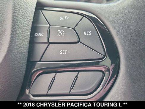 Used 2018 Chrysler Pacifica Touring-L w/ Premium Audio Group FWD image 7