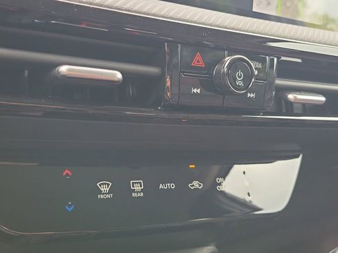 New 2026 Nissan Kicks SR FWD image 37