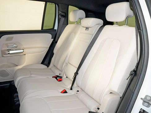 Certified 2026 Mercedes-Benz GLB 250 4MATIC image 27