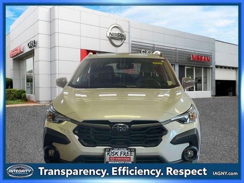 Used 2024 Subaru Crosstrek 2.0i Premium AWD/4WD image 2
