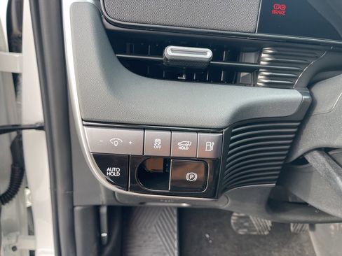 New 2026 Hyundai Ioniq 5 SEL image 17